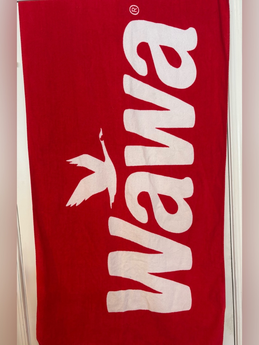 WAWA CLASSIC SPELLOUT LOGO CONVENIENCE STORE PROMO LARGE RED BEACH TOWEL —NEW